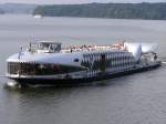  Mobby Dick  der Stern-und Kreisschiffahrt. Lnge:48,27m. Breite: 8,20m. 158 Pltze Innen und 286 Pltze Auen. Foto: 28.9.2006 von der Glienicker Brcke aus gemacht.