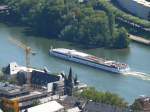 Kreuzfahrtschiff ELEGANT LADY (L 110 m, B 11m, Flagge Bulgarien) stromaufwrts auf dem Main in Frankfurt; 24.08.2009
