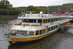 Fahrgastschiff ALTE LIEBE der Schiffstouristik Würzburg an der Anlegestelle am Kranenkai in Würzburg am 08.10.2020.