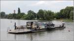 Die 1988 gebaute FHRE NECKARHAUSEN verbindet Edingen-Neckarhausen mit Ladenburg. Die Tragfhigkeit dieser Kettenfhre betrgt 20 t. 80 Personen drfen befrdert werden. Seit 2000 ist sie am Neckar im Einsatz. Zuvor wurde sie bis zu einem Brckenbau in Strodehne an der Havel eingesetzt. Am 12.06.2013 von der Neckarhausener Seite fotografiert.