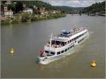 Die 1964 gebaute MERIAN (ENI 04605220) ist am 13.06.2013 in Heidelberg Neckar abwrts unterwegs. Sie ist 38 m lang, 7 m breit und bietet 500 Personen Platz. Heimathafen ist Heidelberg. Frherer Name: HEIDELBERG.