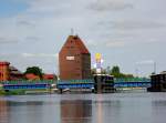 Fr grere Schiffe heit es hier Halt, warten bis die Drehbrcke in Loitz geffnet wird.Mit dem Paddelboot kann der Fotograf am 13.05.2007 jedoch gegen 15:34 Uhr pasieren