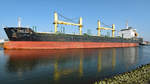 Bulk Carrier CHINTANA NAREE (IMO 9464039) am 03.03.2021 auf der Trave in Richtung Nordlandkai Lübeck fahrend. Der Frachter, 182,5 Meter lang, erhielt Schlepper-Unterstützung durch ARGUS und SATURNUS.Am Silokai vom ATR Landhandel wird Weizen für Algerien geladen.
Weitere von mir gemachte Fotos von diesem Schiff hier:
https://www.facebook.com/photo?fbid=1176738496093430&set=pcb.3814739281980514
