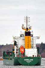 NORRLAND (IMO 9358278) am 07.03.2021 auf der Trave bei Lübeck-Schlutup mit Zellulose aus dem schwedischen Domsjö für den Lehmannkai 1.