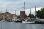 Blick auf den Museumshafen am Fluss Ryck in Greifswald. (August 2021)