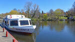 Fahrgastschiff WAKENITZ auf gleichnamigem Fluss. Lübeck, 17.04.2022