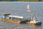 Schlepper WULF 5 (IMO 8912209) mit Barge T.O.W. II am 02.09.2022 auf der Elbe