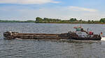 Schubboot LUBA mit Ponton TX am 22.05.2023 auf der Trave bei Lübeck