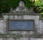  Herzog Adolph von Nassau hat den Rcken des Berges durchbrochen und Schiffen geffnet A. D. 1847 . Das ist allerdings sicher eine Anmaung, denn Adolph hat hchstwahrscheinlich niemals die rmel hochgekrempelt... (Weilburger Schiffstunnel, 25. April 2009)