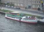 Ausflugsdampfer MS  Pinguin . Am 8. April auf der Spree nahe von Reichstag und Regierungsviertel.