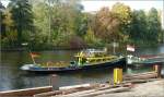 Schlepper  Kleiner Br  (05601290) der Fa.Zblin bei Bschungsarbeiten an der Spree in Berlin-Charlottenburg. Lnge:15,64m; Breite:4,03m. Foto:19.10.2013
