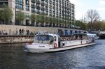 Ausflugsschiff  CAROLA  am 22.4.2016 auf der Spree nahe dem Regierungsviertel in Berlin unterwegs.