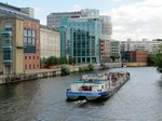 Blick von der Lessingbrücke in Berlin-Moabit auf die Spree am 07.07.2016. TMS Hermann Burmester (08043013) fährt zu Berg. 