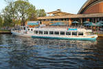 Die MS Condor der Stern und Kreisschiffahrt an der Anlegestelle 'Station Kanzleramt', an einem Frühlingsabend auf der Spree im April 2013.