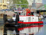 Schubboot  MAX III  (05608510 , 10,78 x 5,10m) am 19.04.2021 auf der  SPREE  in Berlin-Charlottenburg Höhe Bonhoeffer Ufer / Schloßpark zu Tal.