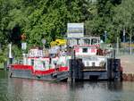 Schubboot  MAX 4  (05502210 , 23,70 x 8,20m) lag am 02.08.2021 am Bonhoeffer Ufer in Berlin-Charlottenburg /  SPREE. Dort wird z. Zt. die Ufermauer erneuert und das SB mußte Leichter / Pontons verholen.  