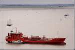 Die 1999 gebaute ROLAND ESSBERGER (IMO 9020429) hat am 30.05.2009 den Fischereihafen in Bremerhaven verlassen und ist in die Weser Richtung Nordsee eingebogen. Sie ist 90 m lang, 14 m breit und hat eine GT von 2634. Als Heimathafen ist Madeira (Portugal) eingetragen.