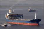 Die 1979 gebaute STAR DERBY (IMO 7700714) am 08.09.2009 Weser abwrts fahrend. Sie ist 183 m lang, 31 m breit und hat eine GT von 27104. Heimathafen ist Bergen (Norwegen). (Maggie)