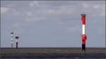 Rechts ist das neue Unterfeuer Imsum zu sehen. Am linken Bildrand ragen die Trme der Weser abwrts fhrenden Richtfeuerstrecke Hofe ber den Horizont. 13.08.2009