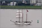 Die LOTH LORIEN wurde 1907 in Bergen (Norwegen) als Heringslogger gebaut. In den letzten 20 Jahren wurde das Schiff dreimal umgebaut zum Zweimast-Logger dann zum 3-Mast-Gaffeltopschoner. Seit 2009 ist sie als Barkentine getakelt. Lnge: 48 m, Breite: 6 m, Segelflche: 500 m, Heimathafen: Amsterdam (Niederlande). Hier fhrt die LOTH LORIEN whrend der Sail 2010 am 26.08.2010 auf der Weser bei Bremerhaven.