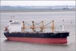Die 1995 gebaute BAY RANGER (IMO 9070723) am 14.05.2011 Weser abwrts fahrend. Sie ist 185 m lang, 31 m breit, hat einen Tiefgang von 11 m und eine GT von 24550. Heimathafen ist Nassau (Bahamas). Frherer Name: BUNGA MELOR DUA.