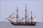 Die HMS BOUNTY erreicht am 26.07.2011 Bremerhaven. Es ist das 1960-61 gebaute Schiff aus dem Film  Meuterei auf der Bounty  mit Marlon Brando u.a. Sie ist 51 m lang, 9 m breit und damit um ein Drittel grer als das Original aus dem Ende des 18. Jahrhunderts. Die Segelflche betrgt 950 m.