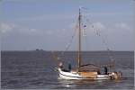 Die Lemster Aak THEEPOT am 23.09.2011 auf der Weser Hhe Bremerhaven. Sie wurde in den 1920er Jahren gebaut und besitzt einen genieteten sthlernen Schiffskrper. Sie ist 10,50 m lang, 3,55 m breit und hat einen Tiefgang von 0,9 m. Die Segelflche betrgt 64 m. Heimathafen ist Bremerhaven.