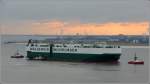 Die 2008 gebaute FEDORA (IMO 9332949) kommt am 09.02.2011 mit Schlepperuntersttzung die Weser durch den Blexer Bogen hinunter. Sie ist 228 m lang, 32 m breit, hat eine GT von 71.583, eine DWT von 30.386 t und kann 8.000 Fahrzeuge transportieren. Sie fhrt unter schwedischer Flagge mit Heimathafen Stockholm.