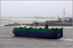 Nachschuss auf die 1980 gebaute PEARL RAY (IMO 7825435), hier am 31.03.2012 Weser aufwrts fahrend. Sie ist 190 m lang, 32 m breit, hat eine GT von 45.376, eine DWT von 26.830 t und kann 5.580 Fahrzeuge transportieren. Sie fhrt unter der Flagge von Liberia mit Heimathafen Monrovia. Frhere Namen: SAN MARCOS, OPPAMA, OPPAMA MARU.

