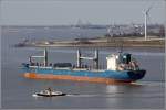 Die 2004 gebaute CL HANSE GATE (IMO 9283540) am 07.04.2012 kurz vor dem Blexer Bogen der Weser. Sie ist 185 m lang, 23,5 m breit, hat eine GT von 18.825 und eine DWT von 27.781 t. Sie fhrt unter der Flagge von Antigua and Barbuda mit Heimathafen St. John's. Die KAPITN STOEWAHSE steuert nach dem Lotsenwechsel wieder die Lotsenstation in der Geestemndung an.

