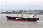 Die 2001 gebaute bulk carrier THOR HARMONY (IMO 9137105) mit Heimathafen Bangkok am 07.07.2007 auf der Weser bei Bremerhaven. Sie ist 185 m lang, 30,5 m breit und hat eine GT von 32491.