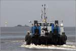 Klappschute KS 5 der bremenports ist in Bremerhaven aus der Geestemndung in die Weser eingebogen. Bei dieser Aufnahme von achtern sind gut die Antriebe fr den Klappmechanismus zu sehen. 21.05.2012