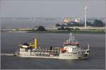 Der 1997 gebaute Laderaumsaugbagger ALEXANDER VON HUMBOLDT (IMO 9166845) kommt am 30.06.2012 die Weser herunter. Die ALEXANDER VON HUMBOLDT ist 121 m lang, 24 m breit, hat eine GT von 10.451 und eine DWT von 14.065 t. Heimathafen ist Luxemburg (Luxemburg).