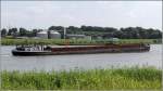 Die NAWATRANS 8 (ENI 04401640) am 04.07.2012 Hhe Bremen-Farge Weser aufwrts fahrend. Sie wurde 1960 auf der Cassens Werft in Emden gebaut, ist 86 m lang, 8,20 m breit und hat eine Tonnage von 1.152 t. Gemeldet ist sie in Moers. Frherer Name: GEBR. VTH 8.

