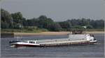 Die 1942 gebaute GISELA SCHEPERS (ENI 04013420) ist am 01.08.2012 Weser abwrts unterwegs. Sie ist 80 m lang, 8,2 m breit und hat eine Tonnage von 1.128 t. Heimathafen ist Papenburg. Frhere Namen: FENDEL 131, WESER 24