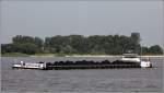 MONI-M (ENI 04018790) ist am 01.08.2012 mit einer Ladung Kohle von Nordenham zum Kraftwerk Bremen-Farge unterwegs. Sie wurde 1923 in Kiel gebaut, ist 85 m lang, 9,5 m breit und hat eine Tonnage von 1.485 t. Heimathafen ist Papenburg.