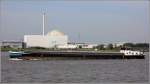 Die 1959 gebaute MARTINI (ENI 02204997) passiert am 01.08.2012 auf der Weser zu Berg das Atomkraftwerk Unterweser. Sie ist 70 m lang, 7,5 m breit und hat eine Tonnage von 912 t. Heimathafen ist Wroclaw (Polen). Frhere Namen: MONIKA HOFF, MARTINISTAD.