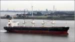Die 2001 gebaute PORT ESTORIL (IMO 9231561) am 28.08.2012 Weser abwrts fahrend. Sie ist 190 m lang, 32 m breit, hat eine GT von 29.986 und eine DWT von 52.822 t. Heimathafen ist Valletta (Malta).