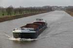 Das GMS  Maru  aus Bremen auf dem Schleusenkanal bei Etelsen. Der Name klingt japanisch, ist aber anscheinend nur aus den Anfangsbuchstaben der Namen der Kinder des Schiffers gebildet (02.01.2013)