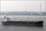 Die 2012 gebaute GIANNUTRI (IMO 9587879) am 14.02.2013 Hhe Bremerhaven Weser abwrts fahrend. Sie ist 183 m lang, 32 m breit, hat eine GT von 31.763 und eine DWT von 55.660. Heimathafen ist Livorno (Italien).