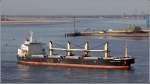 Die 1995 gebaute CHANNEL RANGER (IMO 9070735) kommt am 15.04.2013 durch den Blexer Bogen die Weser herunter. Sie ist ist 185 m lang, 30 m breit, hat eine GT von 24.550 und eine DWT von 43.108 t. Heimathafen ist Nassau (Bahamas). Frherer Name: BUNGA MELOR TIGA.