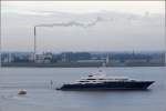 Am 14.10.2013 ist die 2008 gebaute AL MIRQAB (IMO 1009223) auf der Weser zu einer Probefahrt in Richtung Nordsee unterwegs. Mit einer Lnge von 133 m und einer Breite von 19 m ist sie eine der grten Privatyachten der Welt. Die GT betragt 9.518, die DWT 1.440 t, die Maschinenleistung 10.00 kw. Heimathafen ist George Town (Cayman Islands). Eigner soll der Emir von Katar sein.