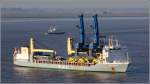 Die 2008 gebaute ANNE-SOFIE (IMO 9376490) kommt, beladen mit zwei Kranen, am 06.09.2013 die Weser herunter. Diese Mehrzweckschiff ist 160 m lang, 24 m breit, hat eine GT von 12.950, eine DWT von 12.007 t und kann auch 993 TEU transportieren. Heimathafen ist St. John's (Antigua and Barbuda).