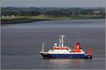 Die 1990 gebaute HEINCKE (IMO 8806113) steuert am 15.07.2013 die Seebderkaje in Bremerhaven an. Dieses Forschungsschiff des Alfred-Wegener-Instituts fr Polar- und Meeresforschung ist 54,5 m lang, 12,5 m breit, hat eine GT/BRZ von 1.322 und eine DWT von 279. 12 Wissenschaftler finden an Bord Arbeitsmglichkeiten in der modernen, multidisziplinren Meeresforschung. Angetrieben wird die geruscharme und weitgehend vibrationsfreie HEINCKE von einem 1.100 kw leistenden Elektromotor. Heimathafen ist Helgoland.