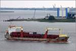 Die 2001 gebaute REBECCA (IMO 9239288) kommt am 28.07.2013 die Weser herunter. Sie ist 143 m lang, 18 m breit, hat eine GT von 7.406, eine DWT von 10.500 t und kann u.a. 608 TEU transportieren. Heimathafen ist St. John's (Antigua and Barbuda).