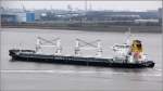 Die 2013 gebaute LOWLANDS SAGUENAY (IMO 9609653) fährt am 22.11.2013 Weser aufwärts. Dieser Bulker ist 180 m lang, hat eine GT/BRZ von 24.177 und eine DWT von 37.153 t. Heimathafen ist Valletta (Malta).