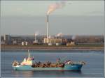 Die 117,5 m lange und 19 m breite JOSEF MBIUS ist ein selbstfahrender Laderaumsaugbagger mit einer Hopperkapazitt von 5.500 m. Hier ist sie am 24.11.2007 auf der Weser bei Bremerhaven zu sehen.
