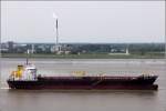 Die 2001 gebaute SEABASS (IMO 9251640) kommt am 22.05.2014 die Weser herunter und passiert Bremerhaven. Dieses Tankschiff ist 178 m lang, 28 m breit, hat eine GT von 21.353 und eine DWT von 32.445 t. Heimathafen ist Bremen.