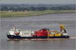 Die 2008 gebaute AURA (IMO 9395276) am 18.07.2014 Weser aufwärts fahrend. Dieses Schwergutschiff ist 102 m lang, 25 m breit, hat eine GT/BRZ von 4.359 und eine DWT von 4.600 t. Hier ist die AURA als Kabelleger ausgerüstet. Heimathafen ist Turku (Finnland).