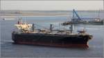 Der 2005 gebaute Holzschnitzelfrachter LUMINOUS SKY (IMO 9303118) fährt am 15.05.2014 Weser abwärts. Die LUMINOUS SKY ist 203 m lang, 37 m breit, hat eine GT/BRZ von 45.011 und eine DWT von 54.514 t. Heimathafen ist Panama. Früherer Name: MULBERRY.